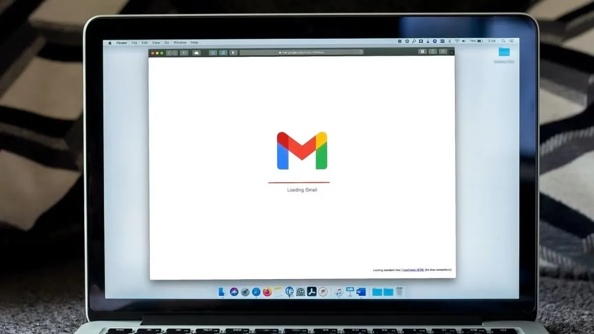 Minh họa về tầm quan trọng của việc đăng xuất Gmail trên laptop để bảo mật thông tin cá nhân.