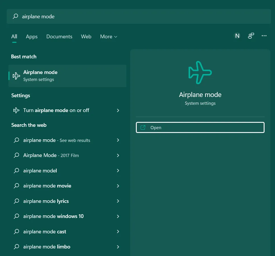 Giao diện Settings trên Windows, hiển thị mục Network & Internet và công tắc Airplane mode được chuyển sang trạng thái Tắt