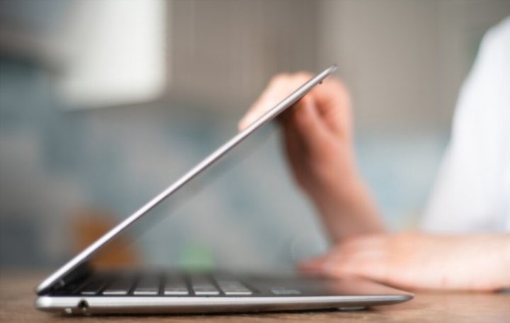 cách mở laptop: Giải pháp Vận hành và Tối ưu Chu trình Khởi động An toàn cho Doanh nghiệp