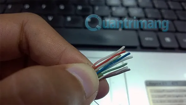 Sơ đồ chi tiết cách bấm đầu dây mạng chuẩn T568B, minh họa các cặp dây xoắn