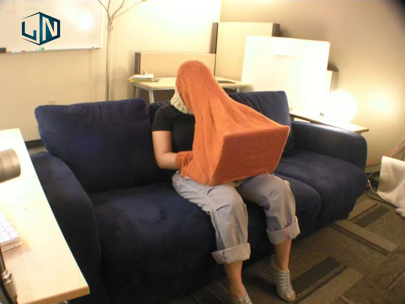 Hình ảnh minh họa tầm quan trọng của việc sử dụng cách chống nhìn trộm màn hình laptop để bảo vệ dữ liệu