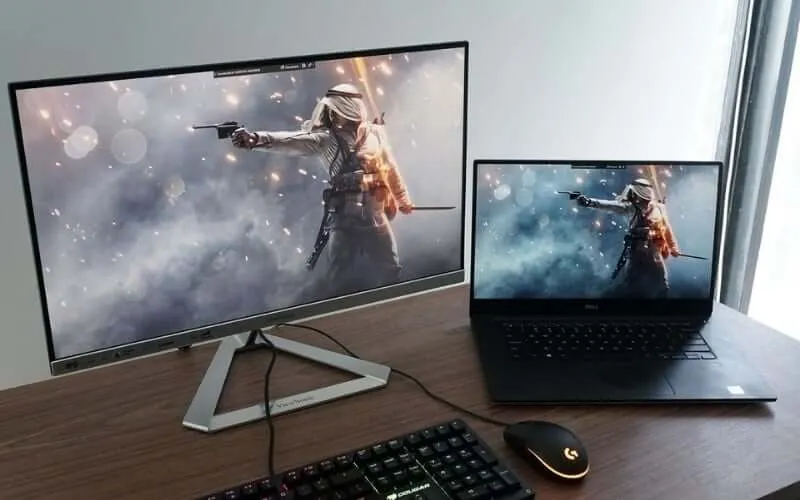 Giao diện đa màn hình giúp tăng hiệu suất làm việc cho lập trình viên và người dùng văn phòng